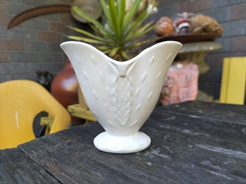 Listing 1 of 7 for Vintage Crown Lynn Small Spiked Vase - Shape 2001