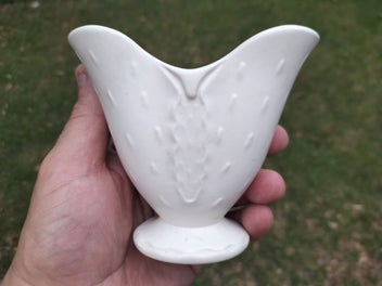 Listing 2 of 7 for Vintage Crown Lynn Small Spiked Vase - Shape 2001