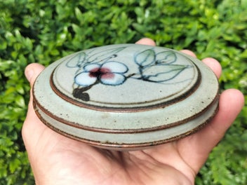 Listing 1 of 5 for NZ Potter Neil Grant Stoneware Trinket Box