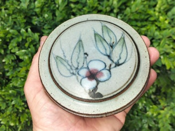 Listing 2 of 5 for NZ Potter Neil Grant Stoneware Trinket Box