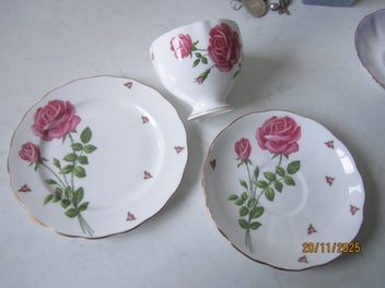 Listing 2 of 2 for Colclough "Regal Rose" Trio