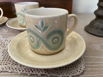 Listing 3 of 14 for Crown Lynn Cups and lSaucers d185
