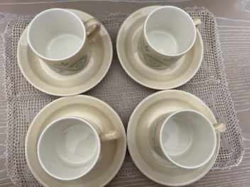Listing 6 of 14 for Crown Lynn Cups and lSaucers d185