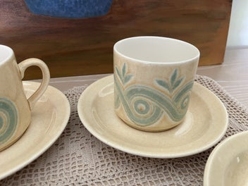 Listing 4 of 14 for Crown Lynn Cups and lSaucers d185