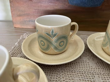 Listing 5 of 14 for Crown Lynn Cups and lSaucers d185