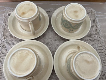 Listing 7 of 14 for Crown Lynn Cups and lSaucers d185