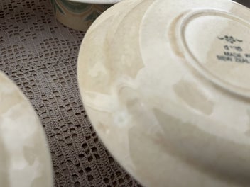 Listing 14 of 14 for Crown Lynn Cups and lSaucers d185