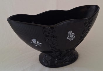Listing 7 of 14 for <<< BLACK " CROWN LYNN .553 SHAPE" VASE >>>
