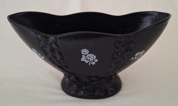 Listing 3 of 14 for <<< BLACK " CROWN LYNN .553 SHAPE" VASE >>>