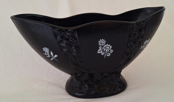 Listing 6 of 14 for <<< BLACK " CROWN LYNN .553 SHAPE" VASE >>>