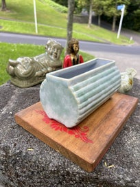 Listing 2 of 4 for CROWN LYNN AMBRICO BARREL VASE, FROM THE 'SPECIALS DEPT' l