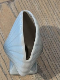 Listing 4 of 17 for Beautiful " Sherwood Pottery " (NZ) Scallop Vase, Pre Titan 1940s - 50s