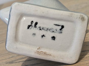 Listing 7 of 17 for Beautiful " Sherwood Pottery " (NZ) Scallop Vase, Pre Titan 1940s - 50s