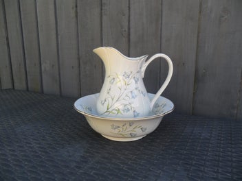 Listing 2 of 6 for ROYAL WINTON 'HAREBELL' JUG & BOWL SET