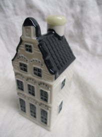 Listing 1 of 4 for * POR19 466 - KLM Delft Blue Miniature House - No 17