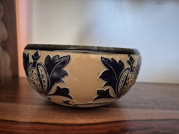 Listing 5 of 12 for Royal Doulton Lambeth “Art Union of London” Bowl – Mark V. Marshall c.1895–1890