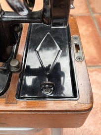 Listing 11 of 15 for Singer Sewing Machine – Model 99K (Vintage Hand-Crank, Working