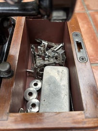 Listing 12 of 15 for Singer Sewing Machine – Model 99K (Vintage Hand-Crank, Working