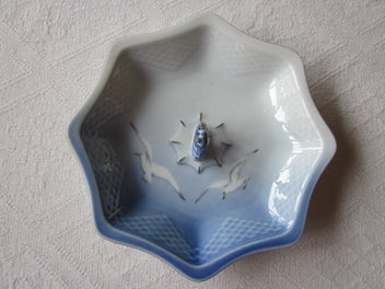 Listing 2 of 8 for Rare Seagull Service Dish with gold Eight Edged by Bing & Gondahl Copenhagen