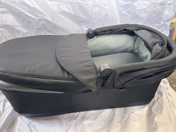 Listing 2 of 9 for Thule Urban Glide Bassinet (Retail $350)