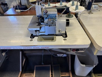 Listing 1 of 3 for Industrial overlocker Singer 4 thread