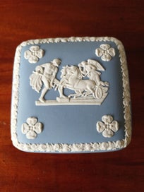 Listing 1 of 5 for Wedgewood trinket box