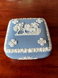 Listing 2 of 5 for Wedgewood trinket box