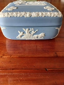 Listing 4 of 5 for Wedgewood trinket box