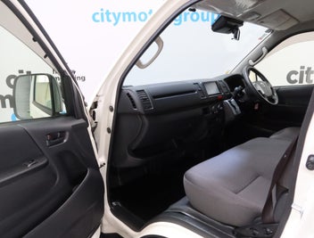 Toyota Hiace 2021 photo 5