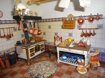 Listing 13 of 19 for Dolls House