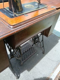 Listing 7 of 7 for Singer Treadle Sewing Machine Model 66