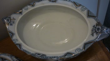 Listing 4 of 6 for ANTIQUE BLUE, WHITE & GOLD TUREENS & PLATES