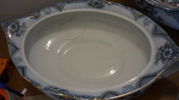 Listing 5 of 6 for ANTIQUE BLUE, WHITE & GOLD TUREENS & PLATES