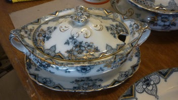 Listing 6 of 6 for ANTIQUE BLUE, WHITE & GOLD TUREENS & PLATES