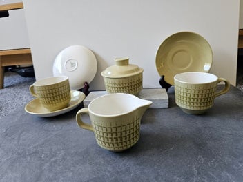 Listing 4 of 6 for Peter Gibbs Crown Lynn ‘Novelle’. 6 Cups, 6 Saucers. Milk Jug/Lidded Sugar Bowl.