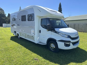 Traillite 758 Oakura Landmark