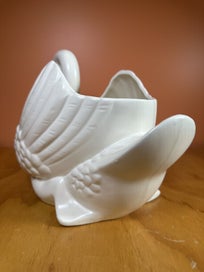 Listing 4 of 7 for Magnificent Large Crown Lynn Large Swan 170 Excellent Condition