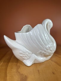 Listing 5 of 7 for Magnificent Large Crown Lynn Large Swan 170 Excellent Condition