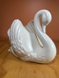 Listing 1 of 7 for Magnificent Large Crown Lynn Large Swan 170 Excellent Condition