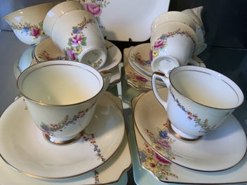 Listing 2 of 9 for ABSOLUTELY BEAUTIFUL ROYAL DOULTON ROSALEE TEASET