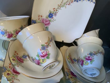 Listing 4 of 9 for ABSOLUTELY BEAUTIFUL ROYAL DOULTON ROSALEE TEASET
