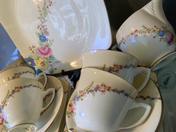 Listing 5 of 9 for ABSOLUTELY BEAUTIFUL ROYAL DOULTON ROSALEE TEASET