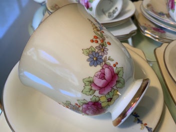 Listing 6 of 9 for ABSOLUTELY BEAUTIFUL ROYAL DOULTON ROSALEE TEASET