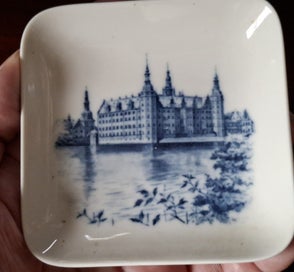 Listing 2 of 3 for Royal Copenhagen Small Dish 2985-16-985 Frederiksborg Castle