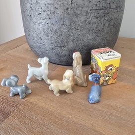 Listing 2 of 5 for Wade Disney's Hatbox Series Figures 1960s