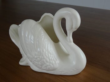 Listing 4 of 6 for CROWN LYNN "baby" SWAN (#154)