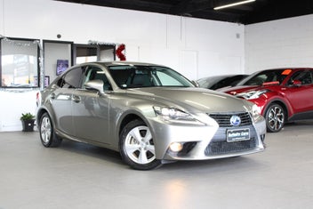 Lexus Is 300H 2014 photo 2