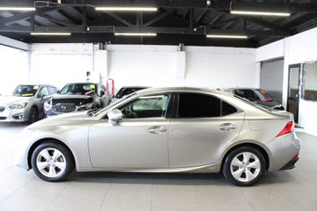 Lexus Is 300H 2014 photo 5