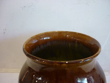 Listing 3 of 6 for CROWN LYNN VINTAGE VASE/PLANTER.
