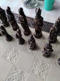 Listing 2 of 8 for Chess set